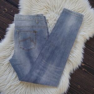 Max Jeans Distressed Mid- rise Boyfriend jeans